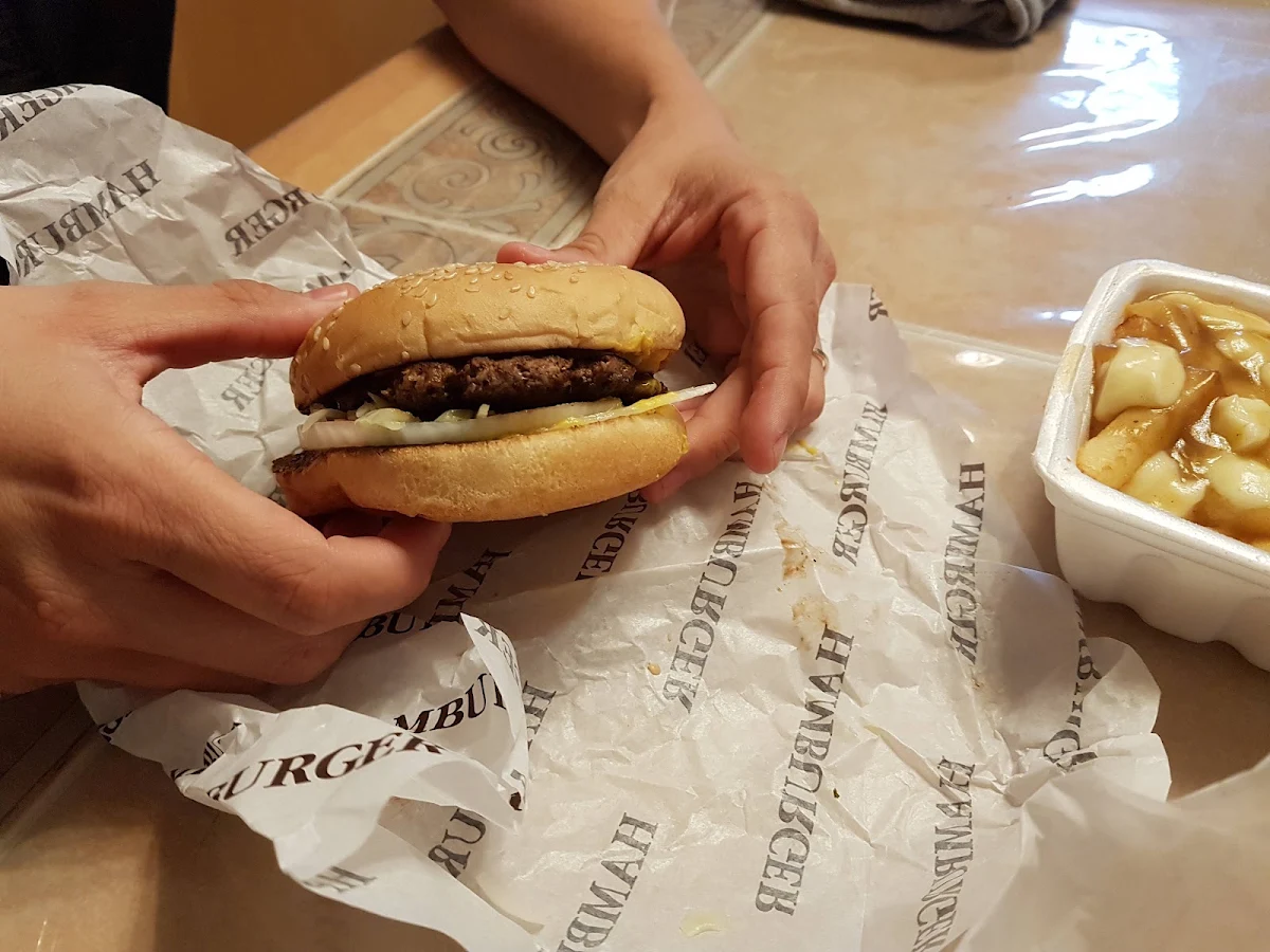 Hamburger Steak avec oignon et avec frite (hamburger Steak with ognion and fries)