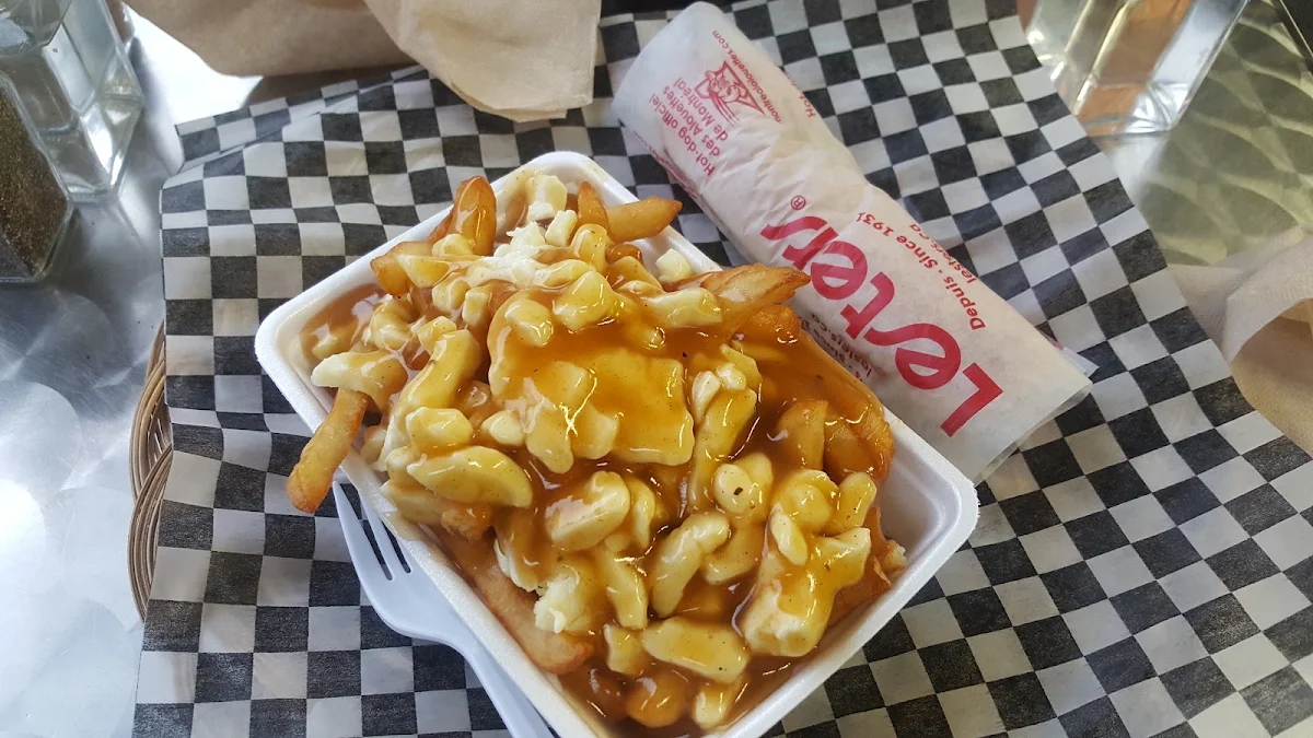 Poutine (Medium) Smoked Meat (Poutine Moyenne)