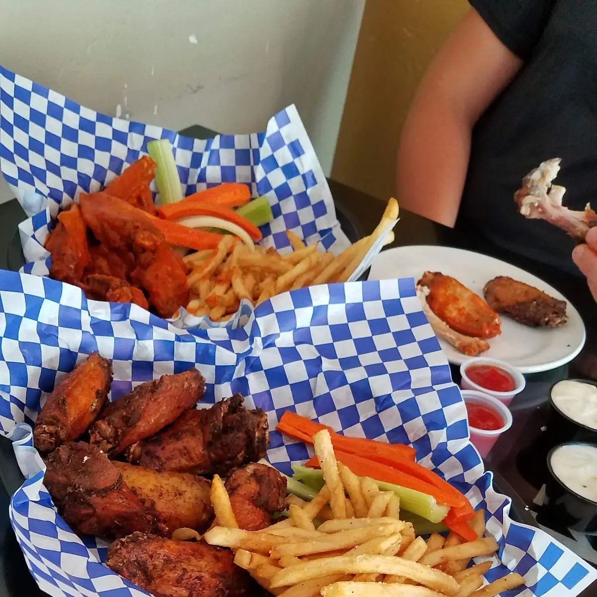 Chicken Wings with Fries