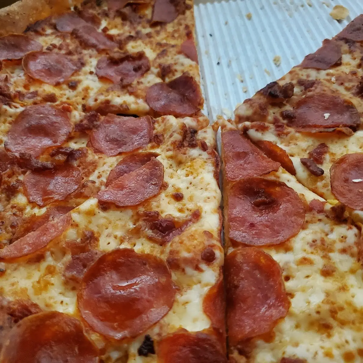 Green Chili Pepperoni Thin Crust Pizza