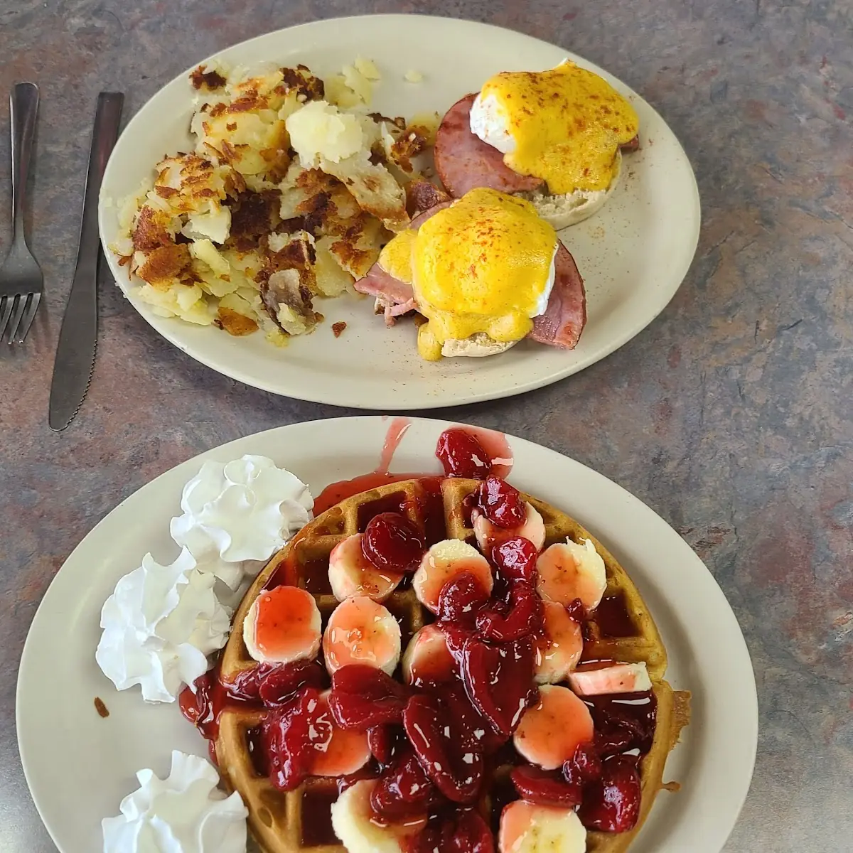 Eggs Benedict w Home Fries