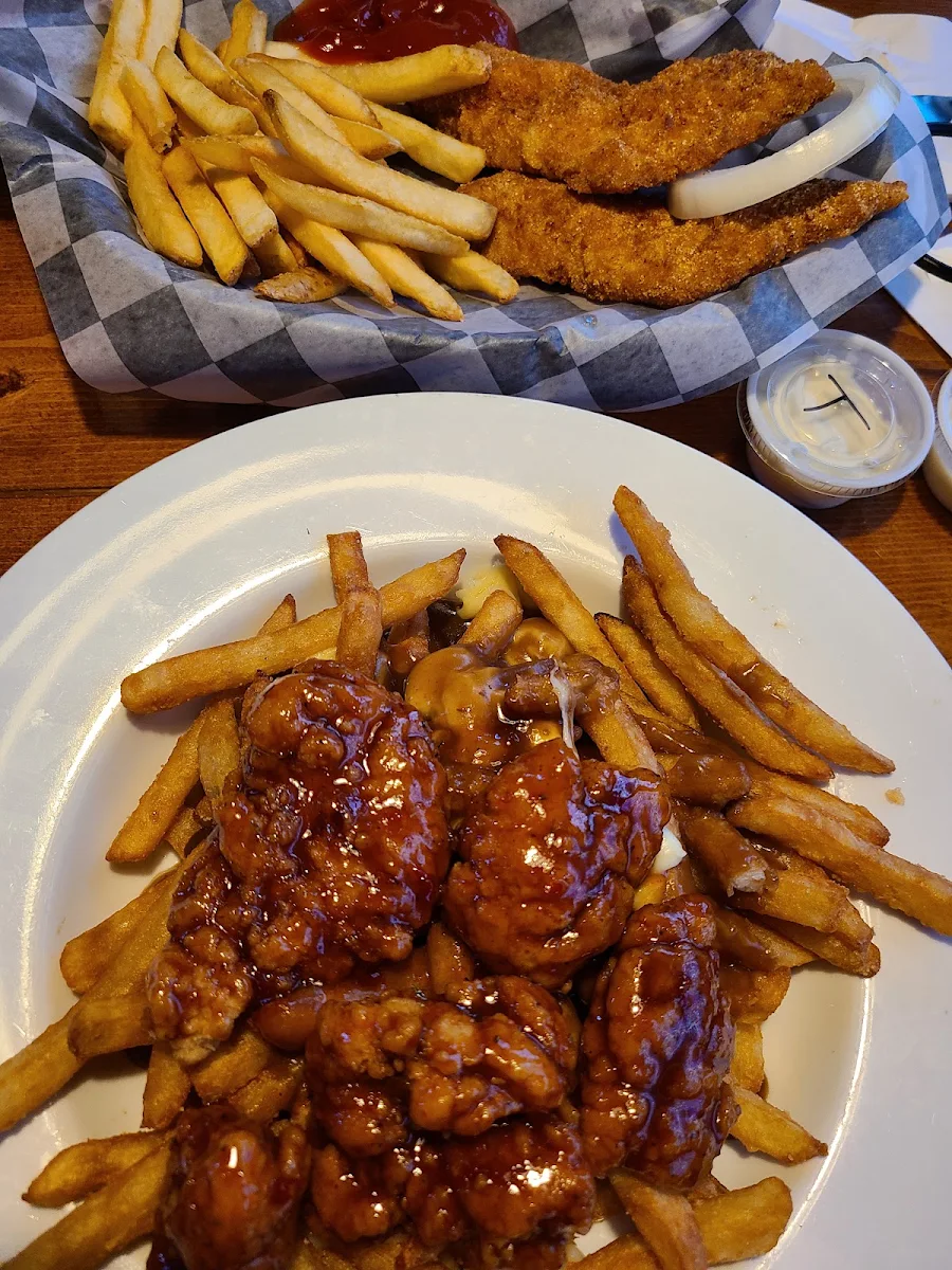 Boneless Chicken Wings Poutine