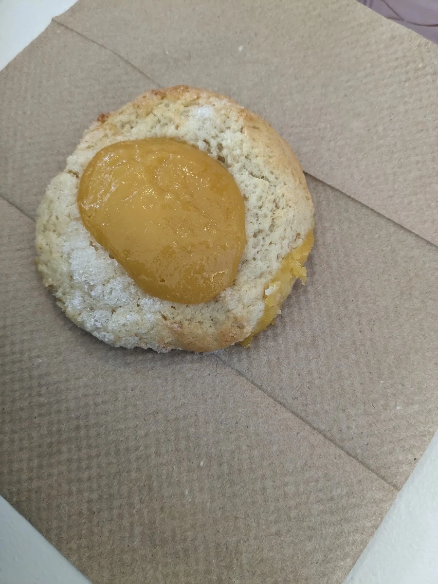 Lemon Curd Biscuit