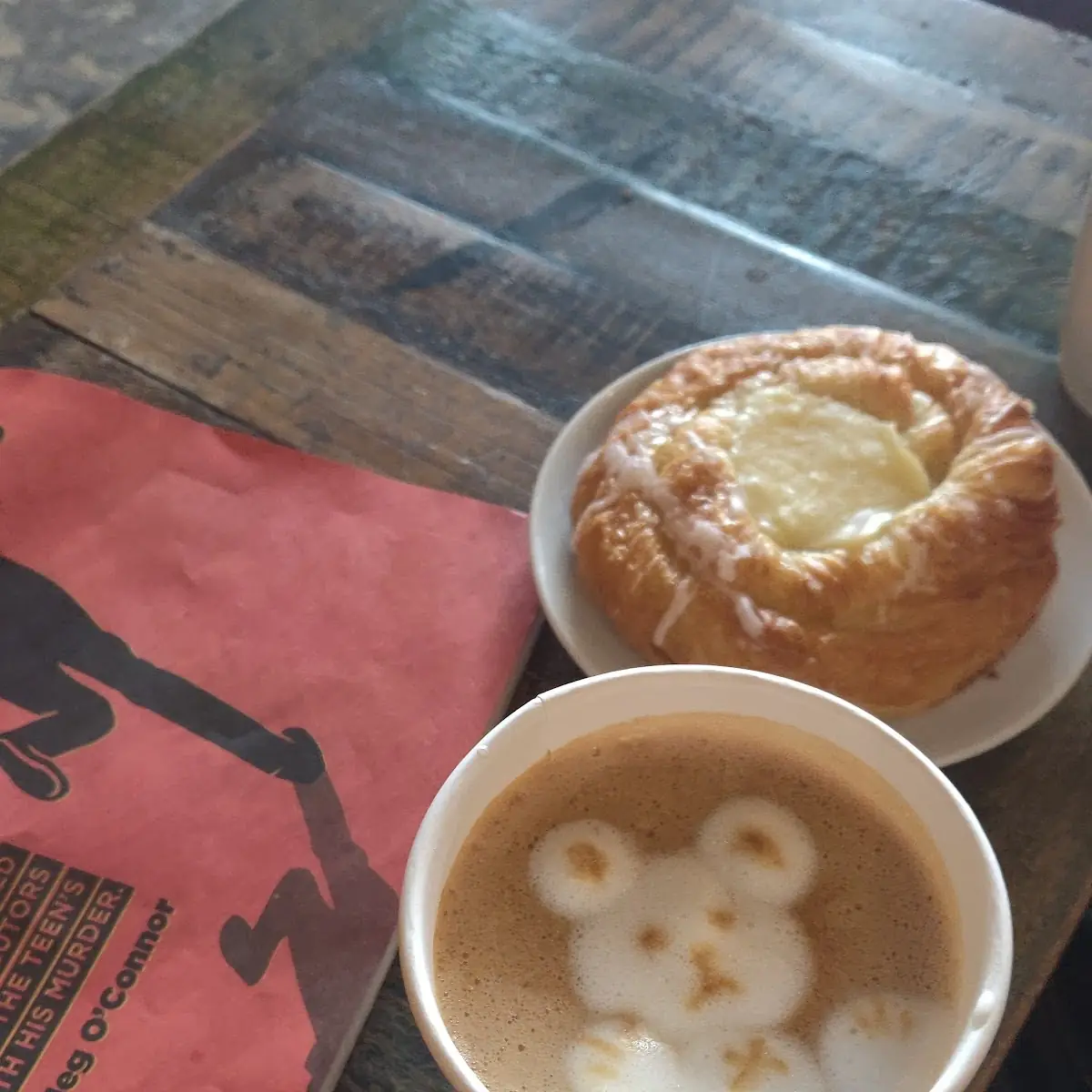 Hot Medium Calcinator Mocha with Teddy Bear Latte Art