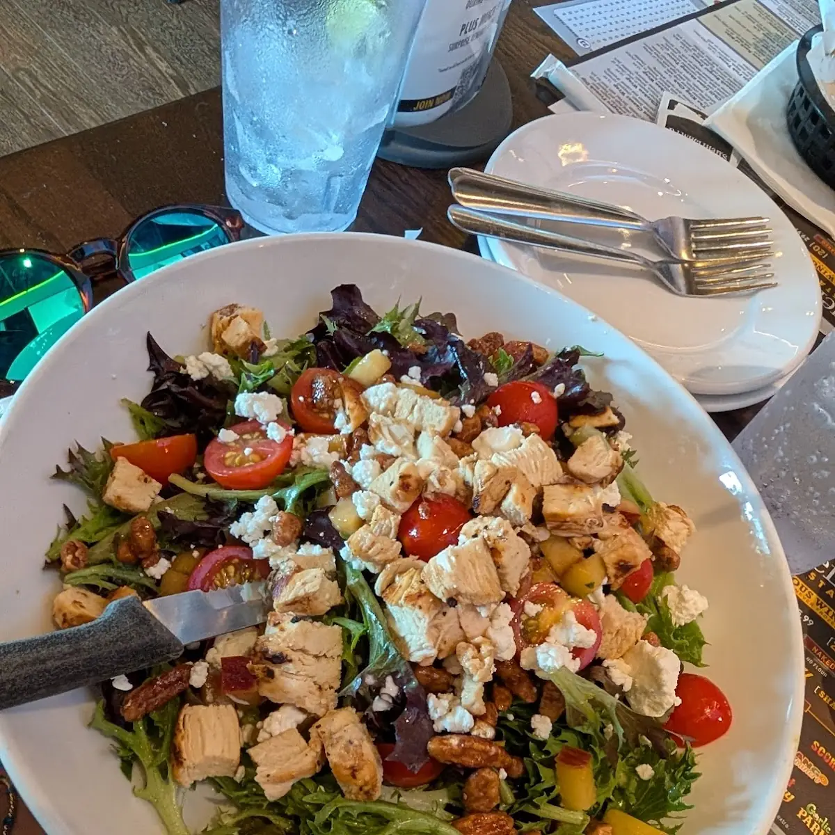 Grilled Chicken Peach Salad
