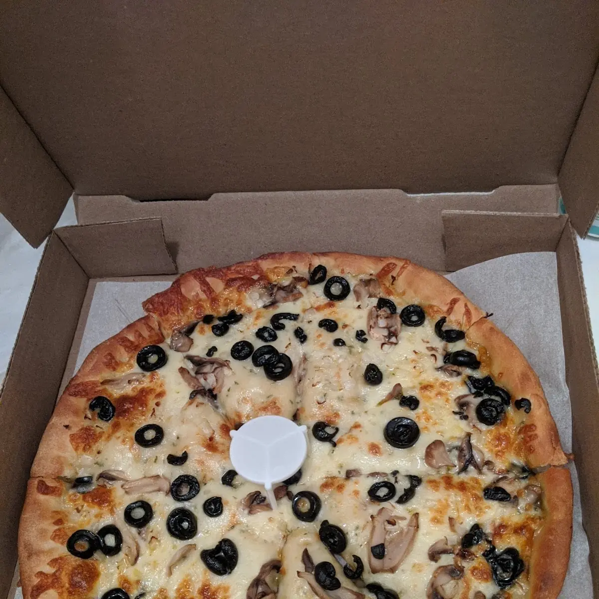 White Pizza with Mushrooms and Olives