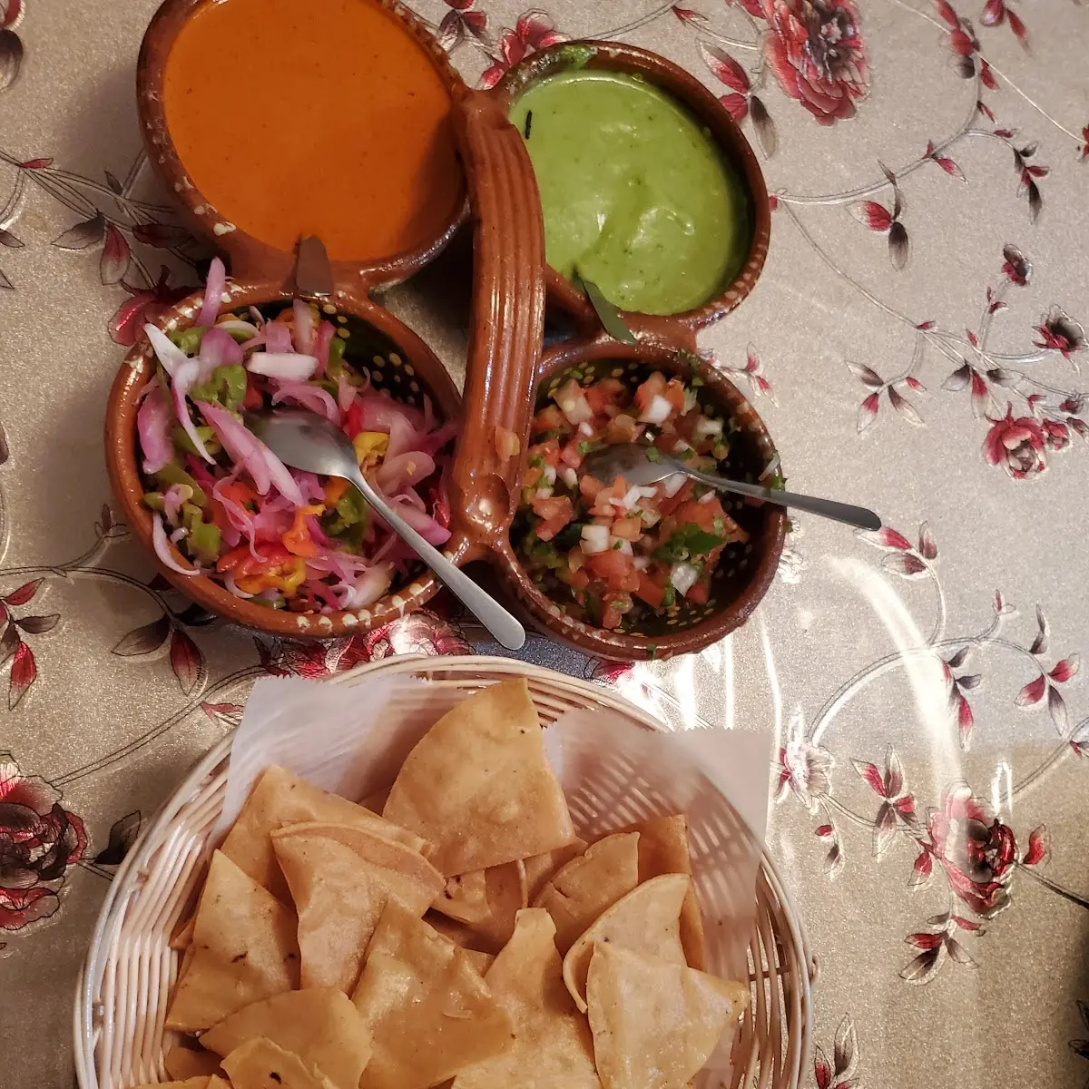 Nachos Con Salsa Roja