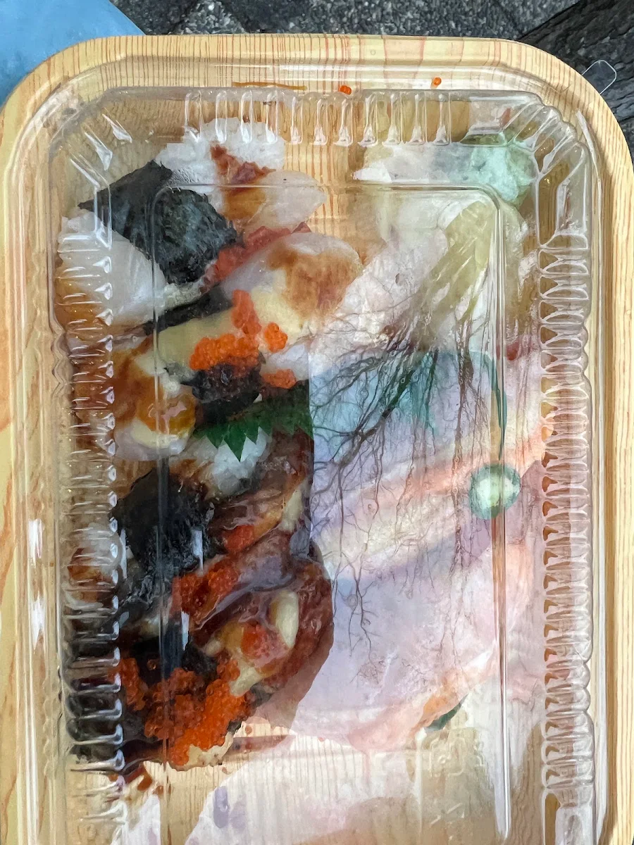 Spicy Salmon Roll (8 pcs)