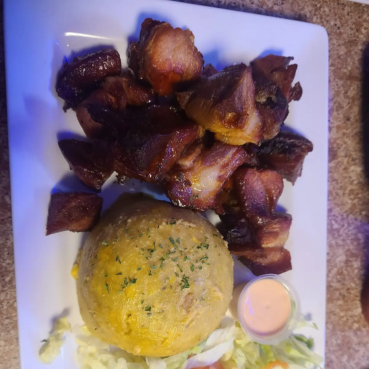 Carne Ahumada Con Mofongo
