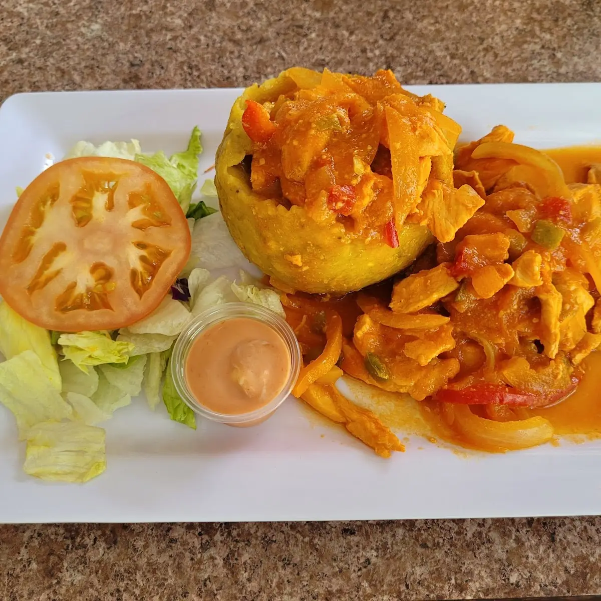 Mofongo Relleno de Pollo A la Criolla
