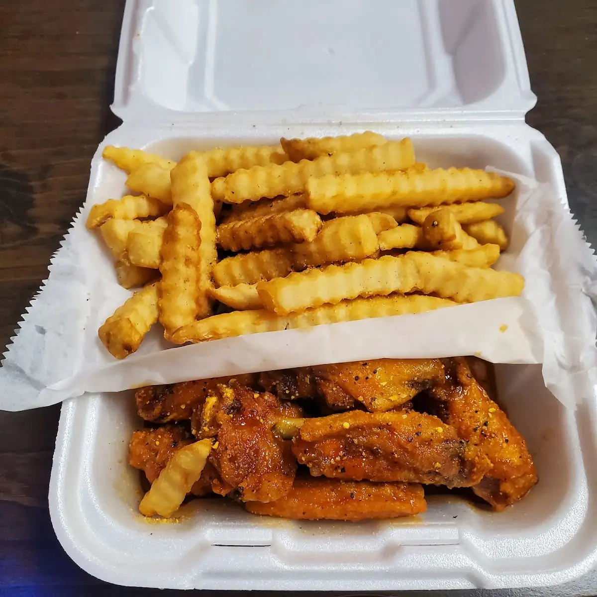 Lemon Pepper Hot Wings and Fries
