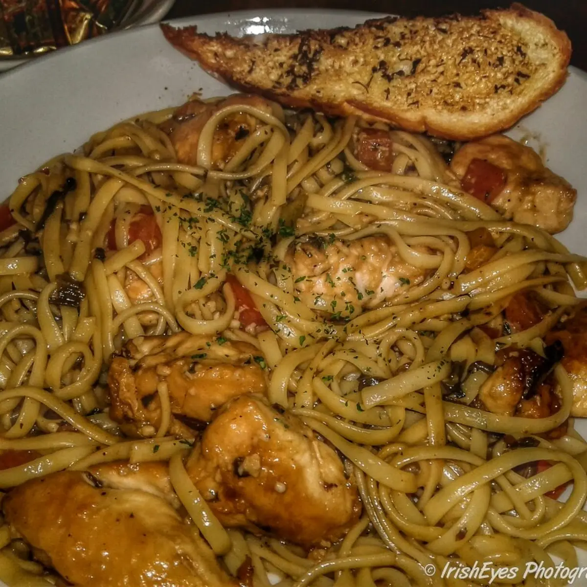 Chicken Scampi with Garlic Bread