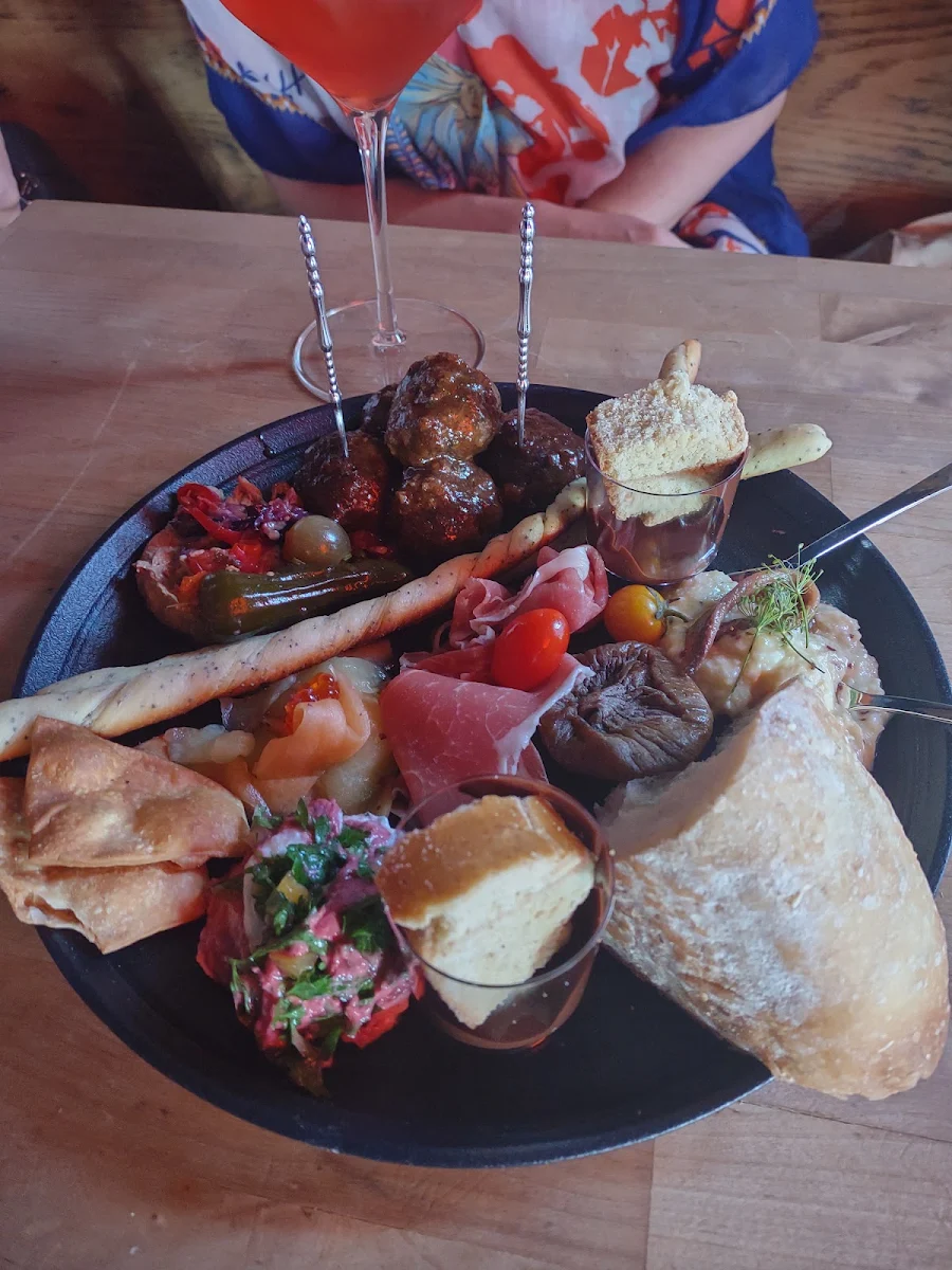 Pop Up Meat Cheese Veggie Platter