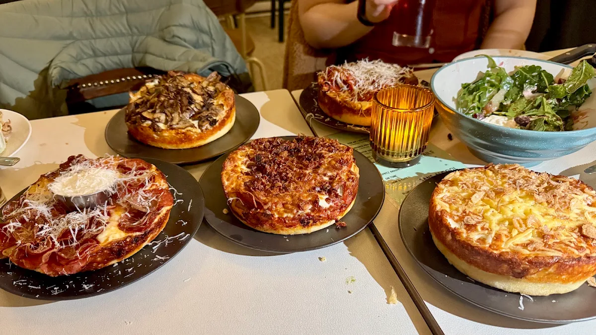 Soupe À l'oignon Onion Soup Pizza, Pan Américan Pizza