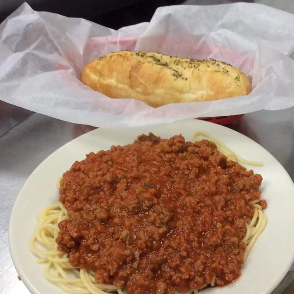 Spaghetti with Meat Sauce and Garlic Bread