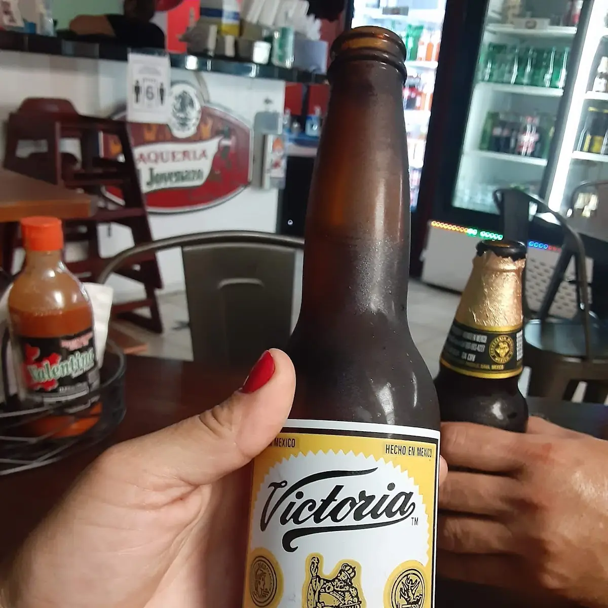 Negra Modelo 4 00