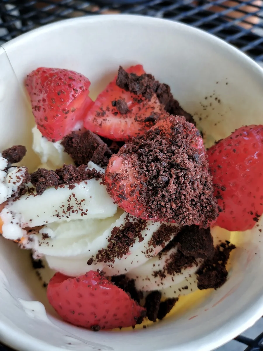 Cheesecake Yogurt with Strawberries