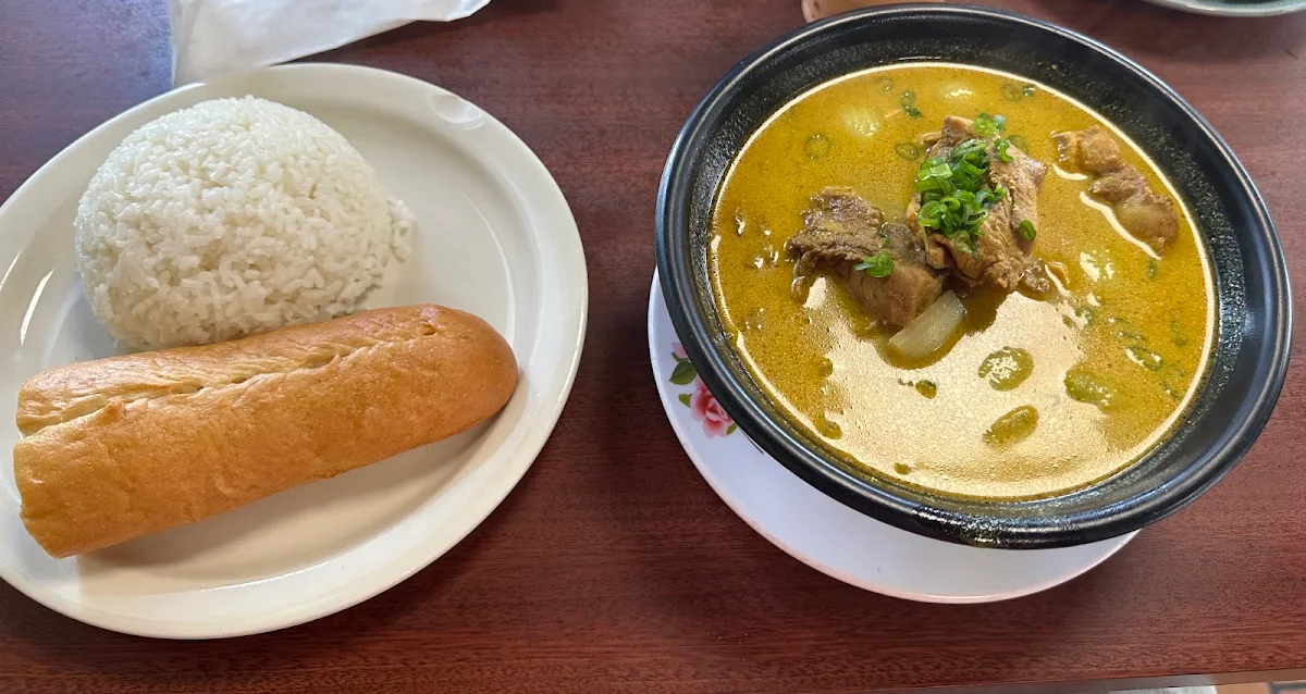 Chicken Curry with Rice and Bread