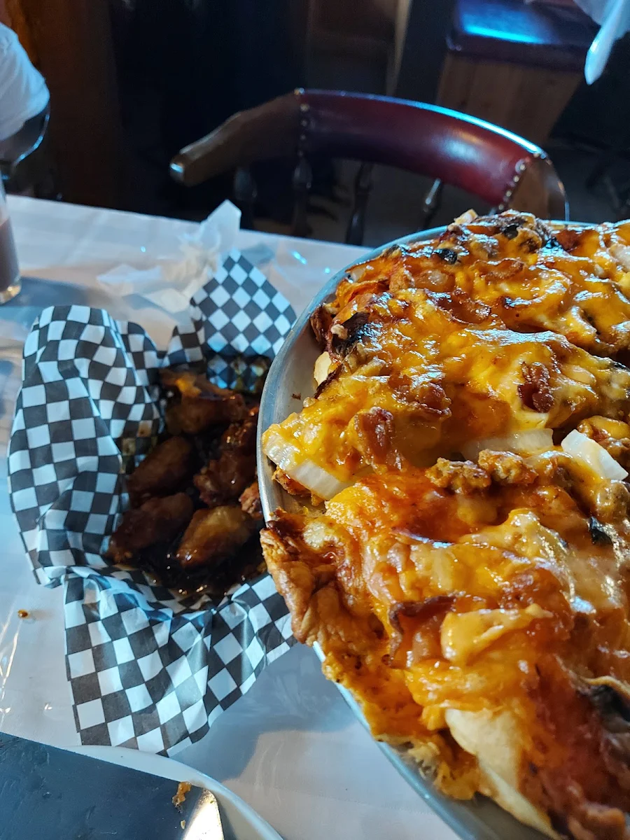 Pizza and Chicken Wings, La Rocque Dining