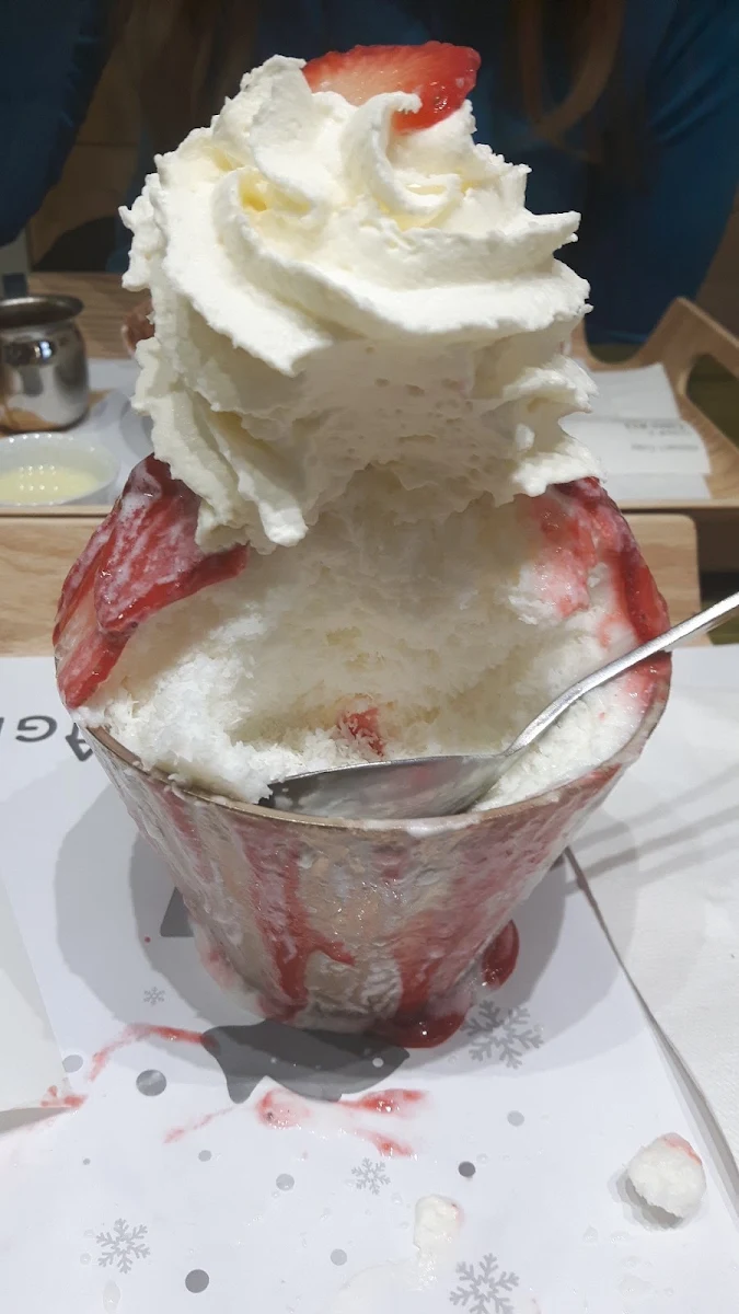 Strawberry Yogurt Milk Bingsoo