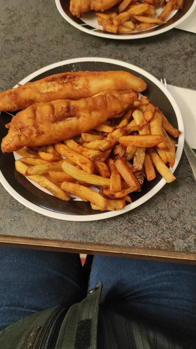 Highlights, Ken's Seafood & Pizza