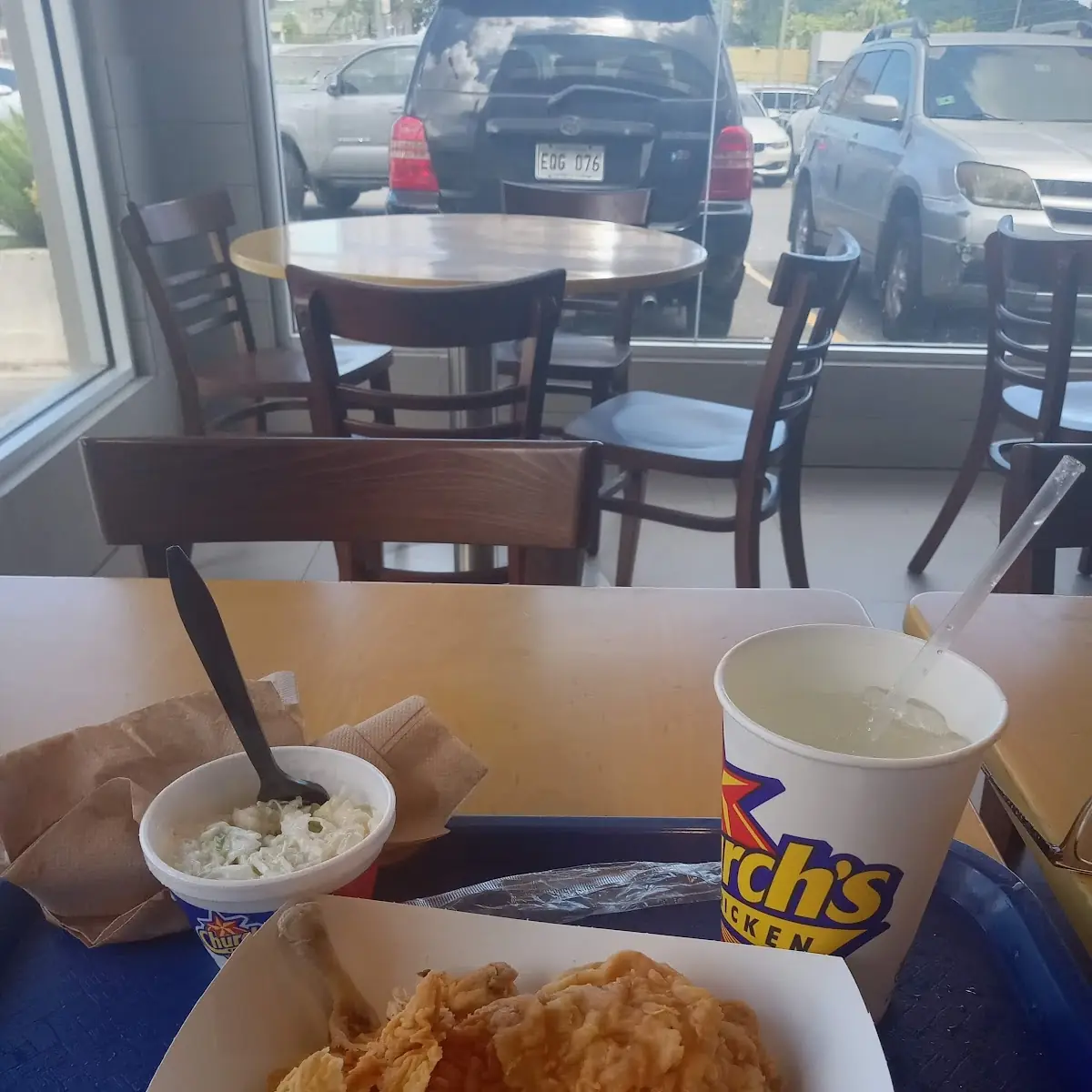 Pollo Frito Coditos Y Biscuit Helado