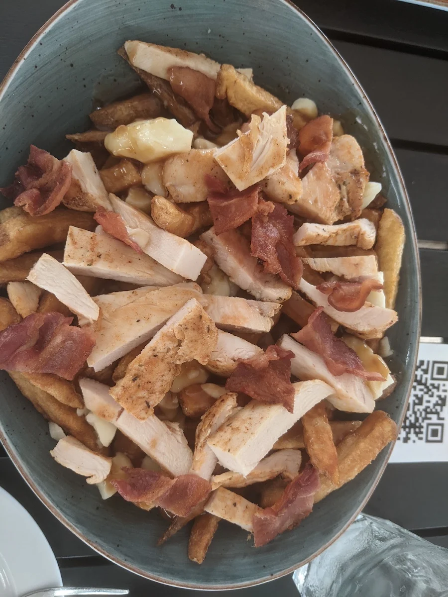 Chicken & Bacon Poutine