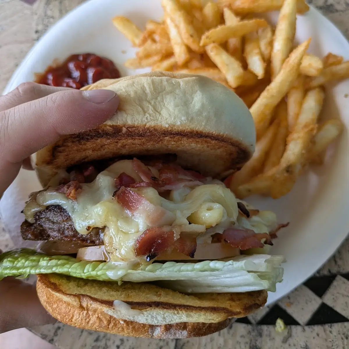 Bacon Mac and Cheese Burger