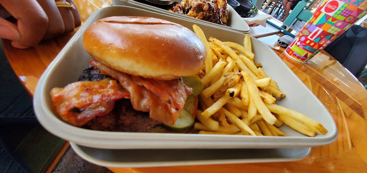 Angus Bacon Cheeseburger