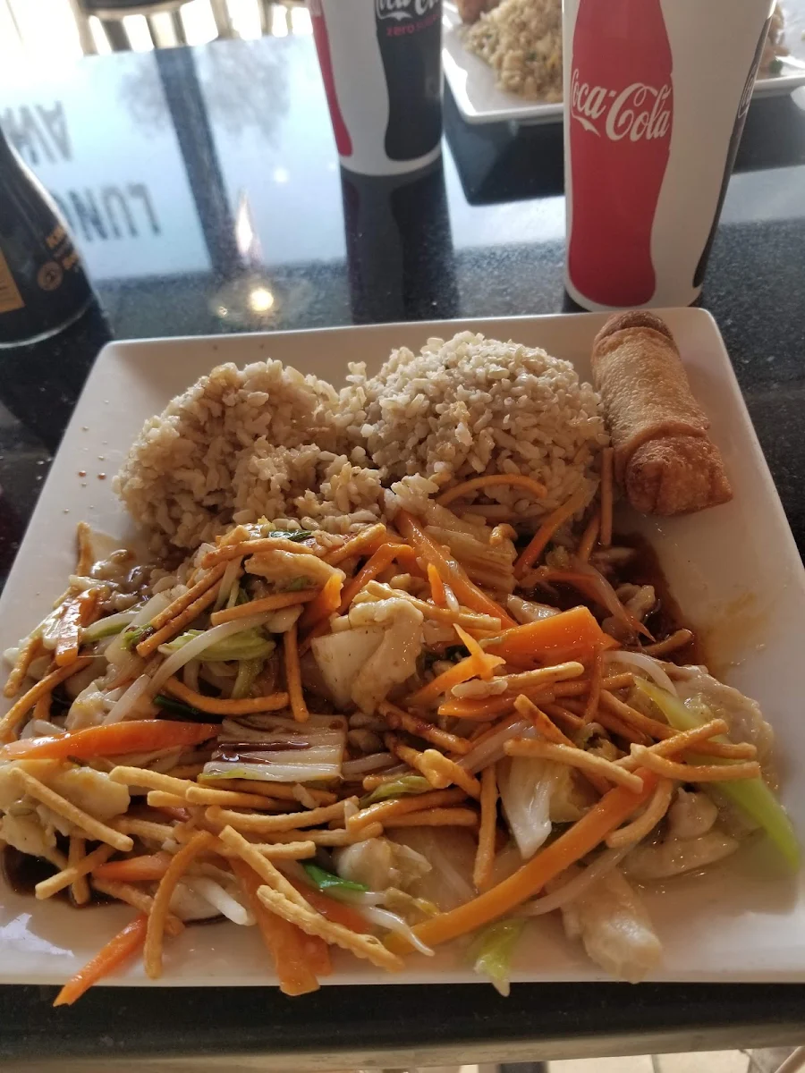 Chicken Chow Mein with Egg Roll