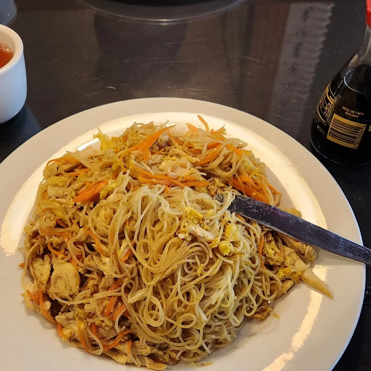 Singapore Rice Noodles with Chicken