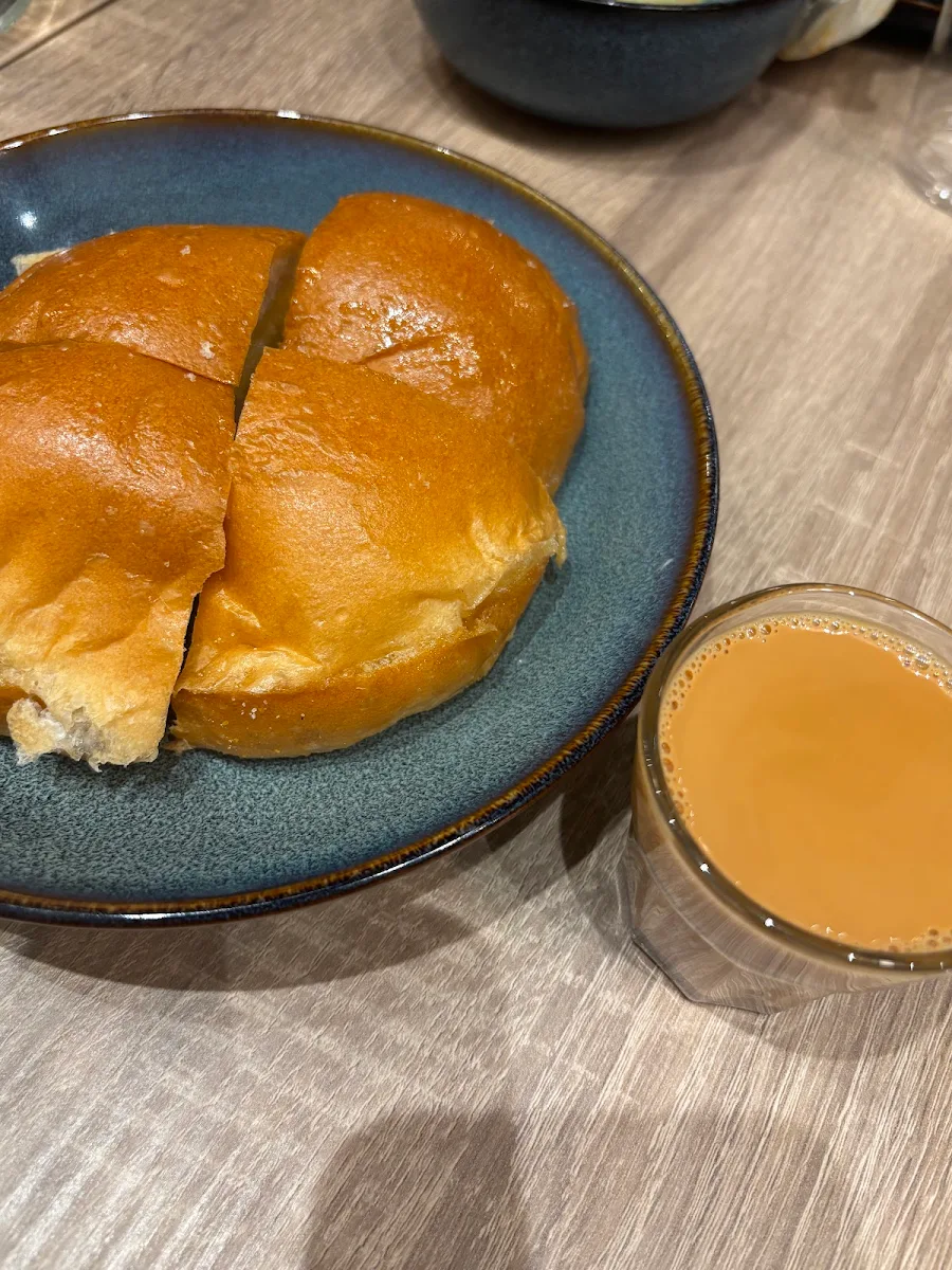 Bun Maska, Deccan House