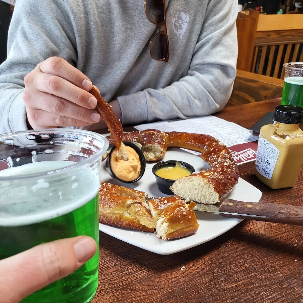 Giant Pretzel with 4 Sauces
