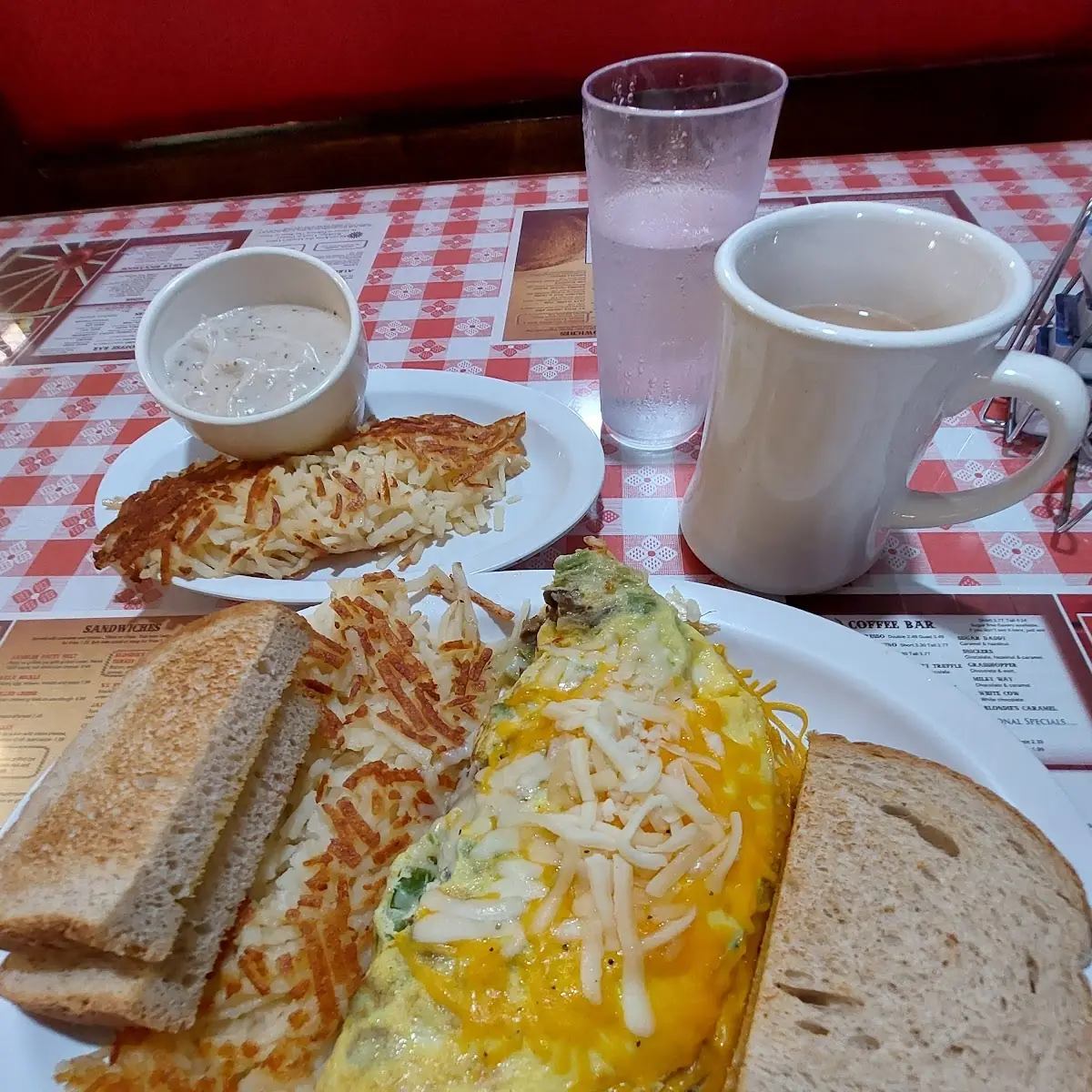 Veggie Omelet with Hash Browns