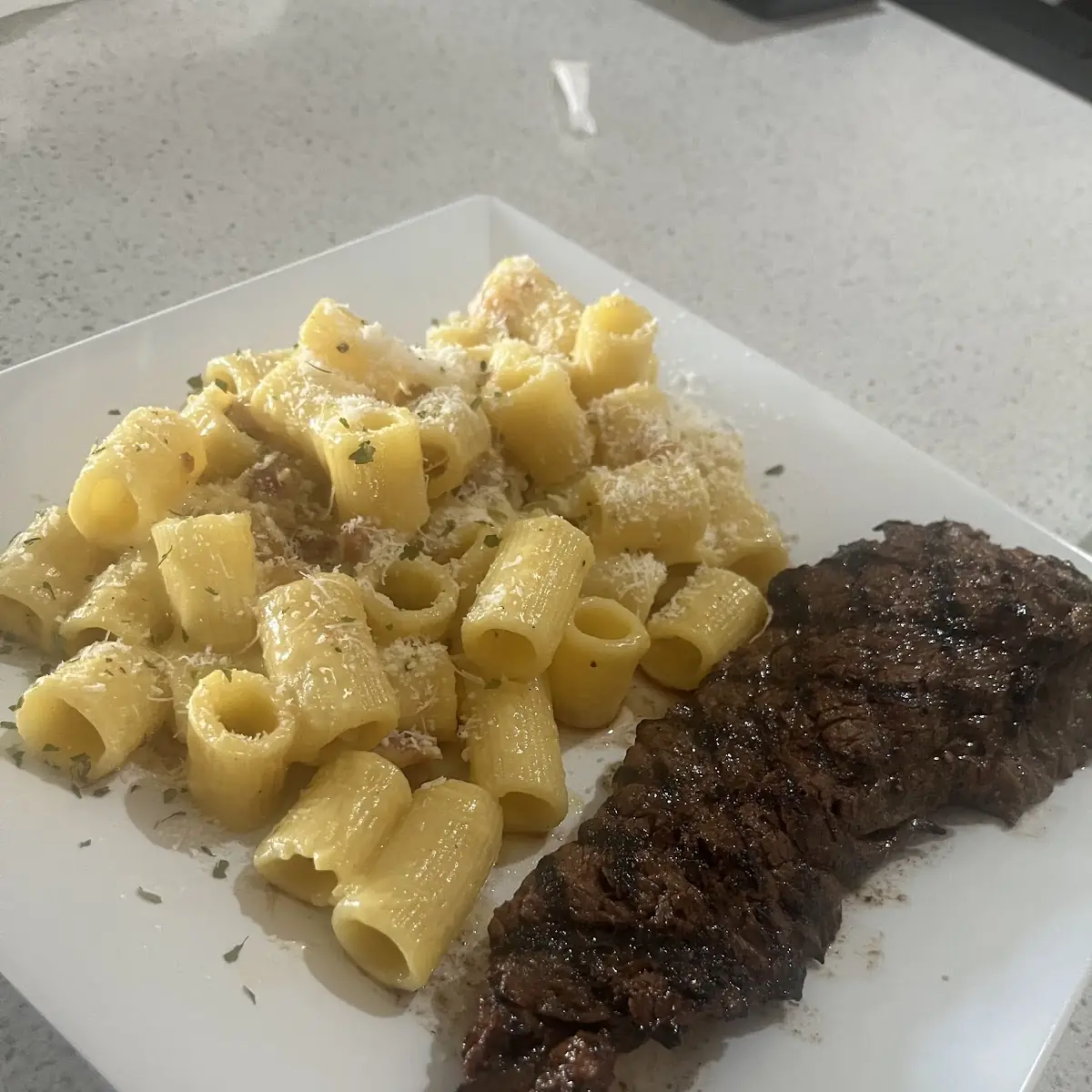 Churrasco Con Pasta Carbonara