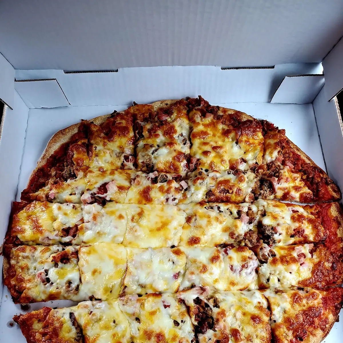 Deluxe Pizza