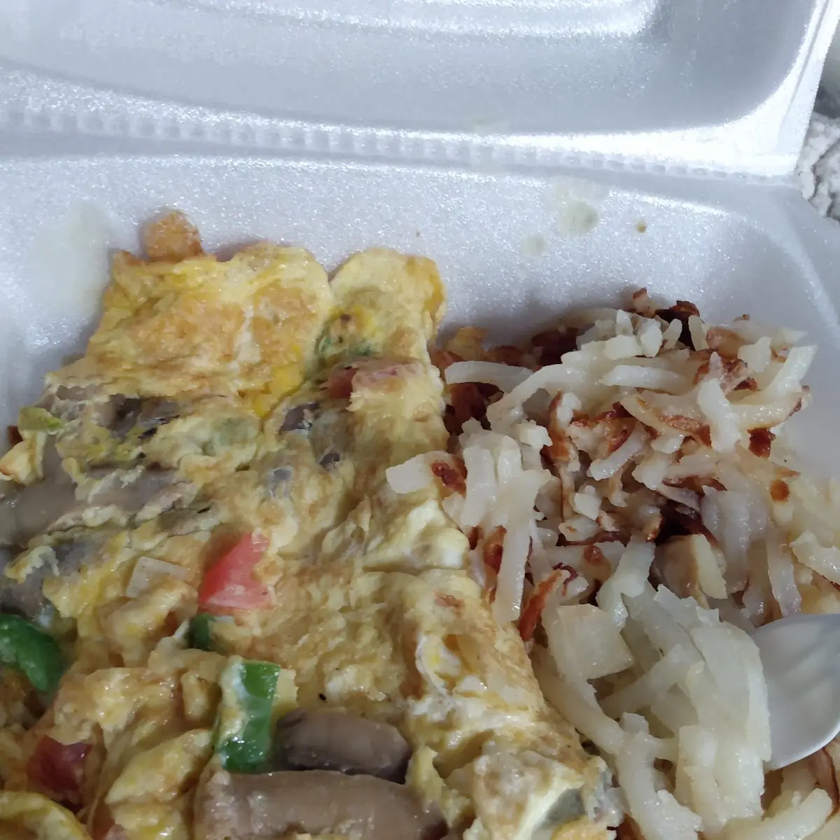 Veggie Omelette & Hash Browns