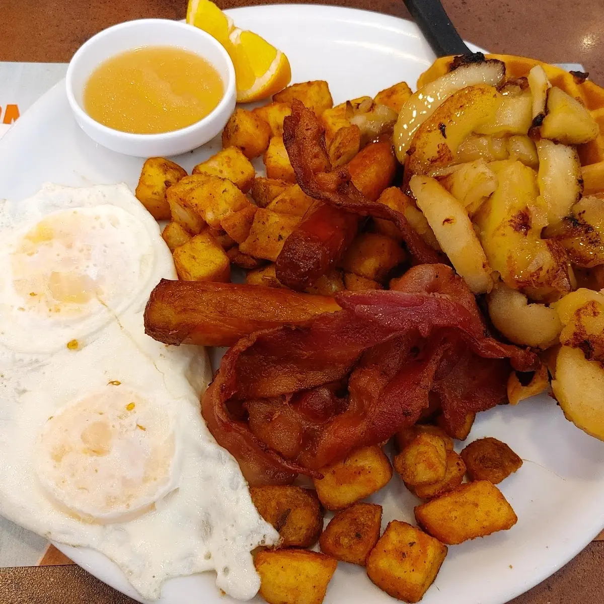 Oeufs Saucisses Crêpes Bacon