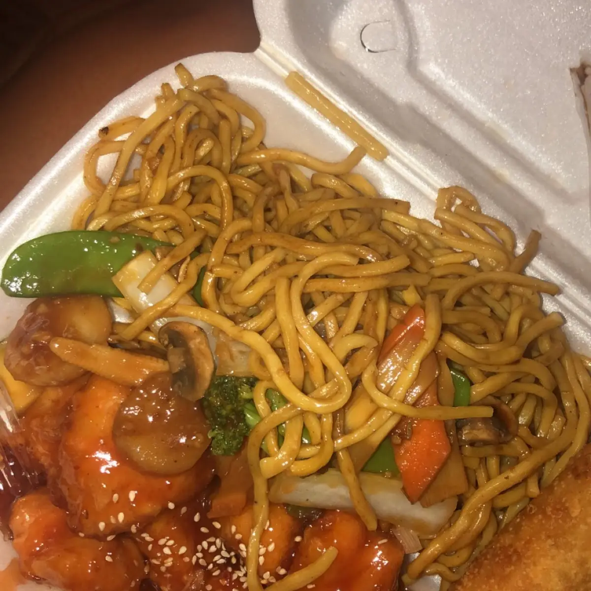 Lomain Seasme Chicken and Egg Roll
