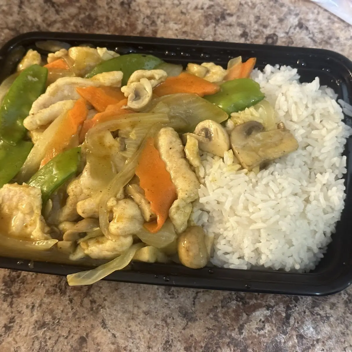 Curry Chicken and White Rice Dinner Combo