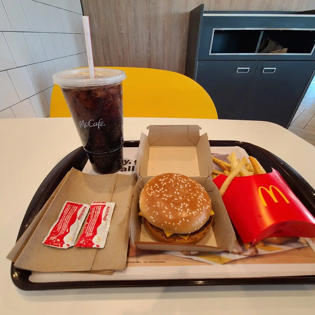 Quarter Pounder with Cheese Deluxe Meal