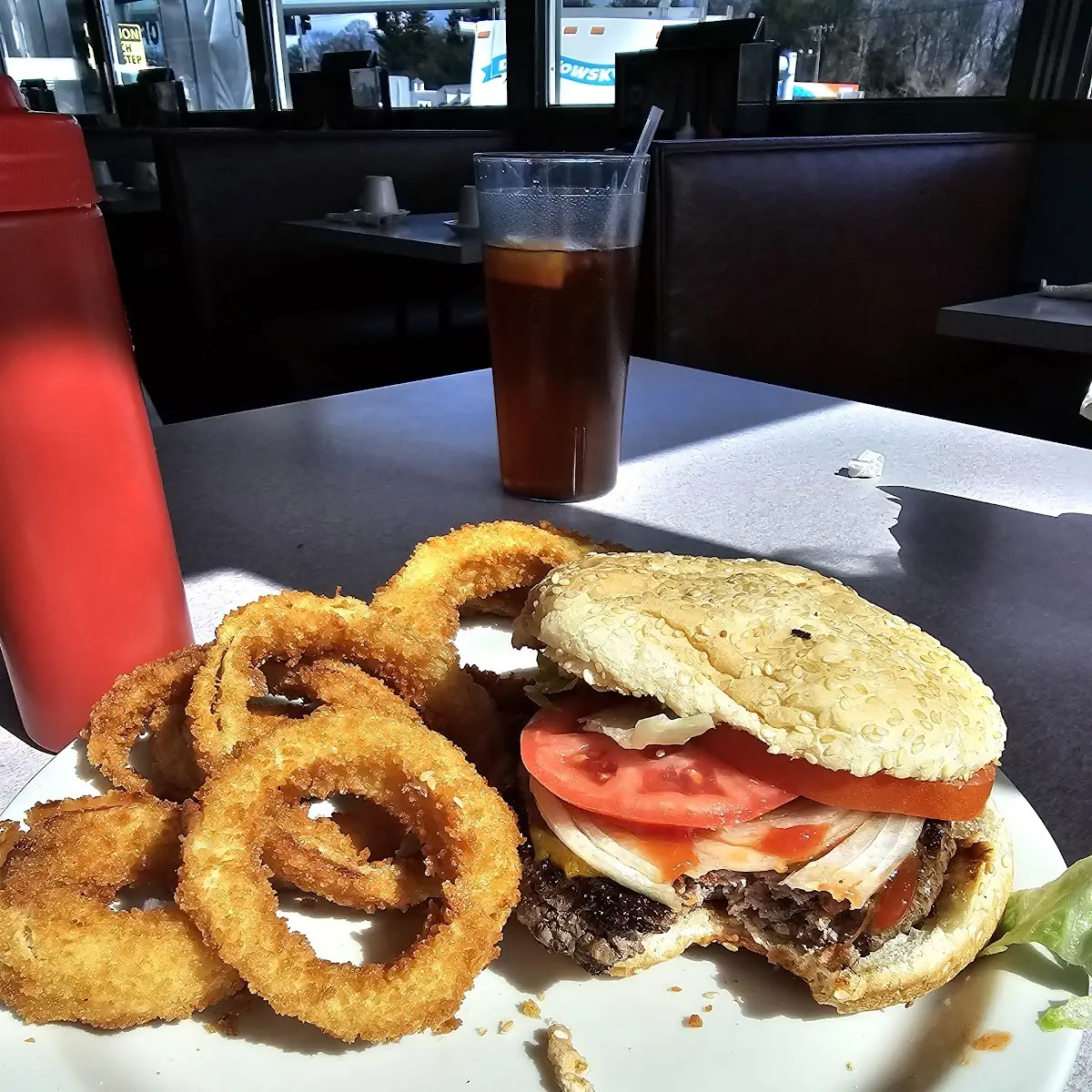 Cheeseburger with Onion Rings