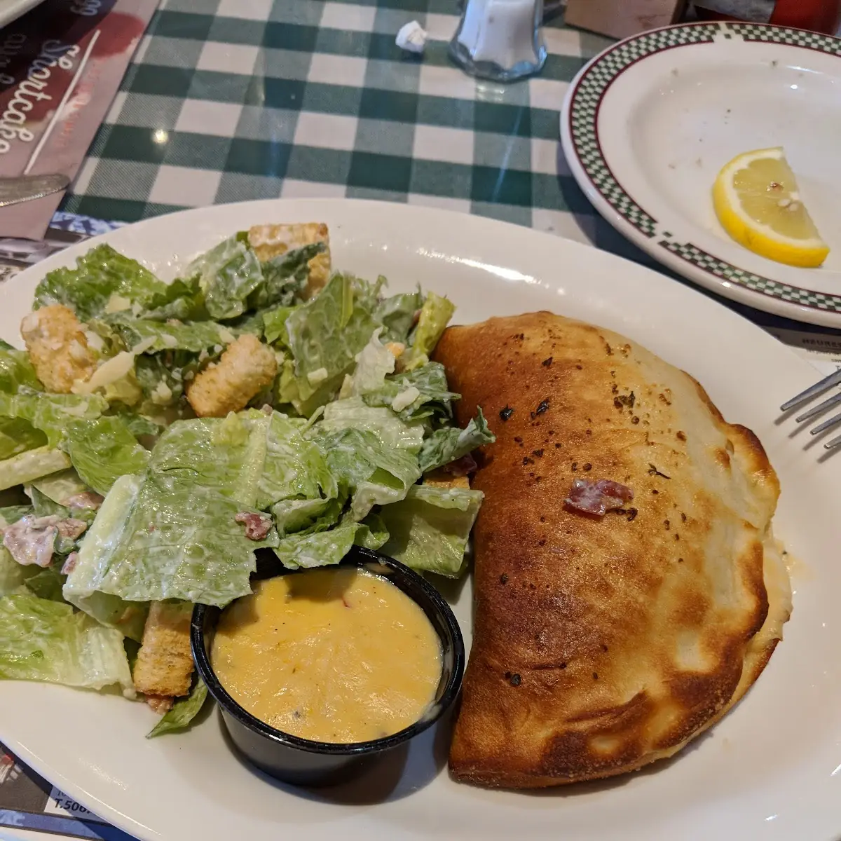 Panzerroti Aux Fruits de Mer Et Salade César, Pizza Delight