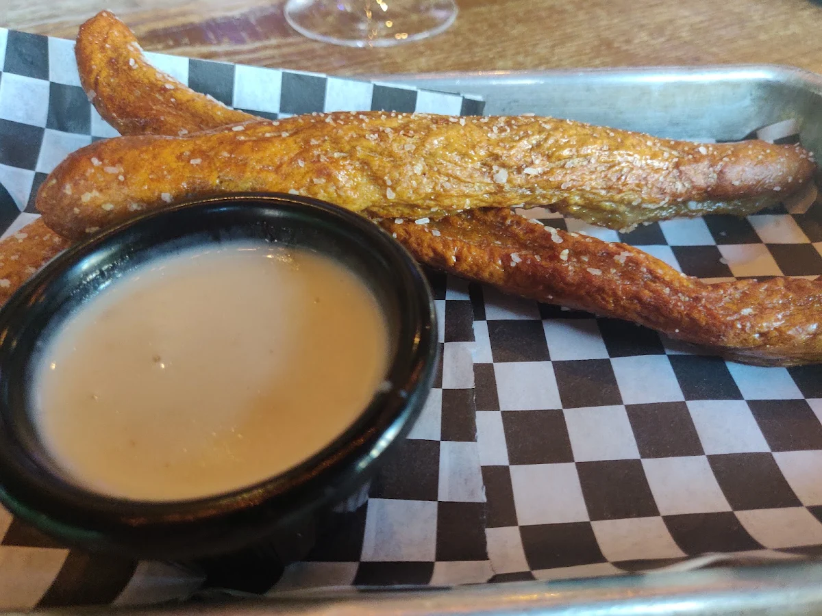 Pretzel Sticks w Cheese