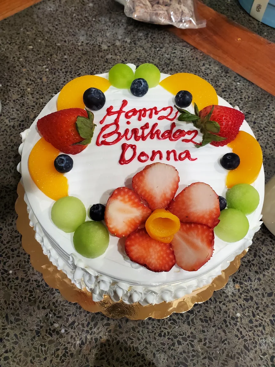 Sponge Cake with Fruit