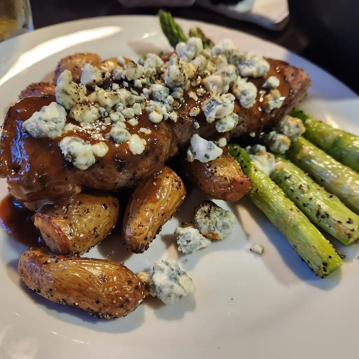 Blue Cheese Ribeye with Asparagus