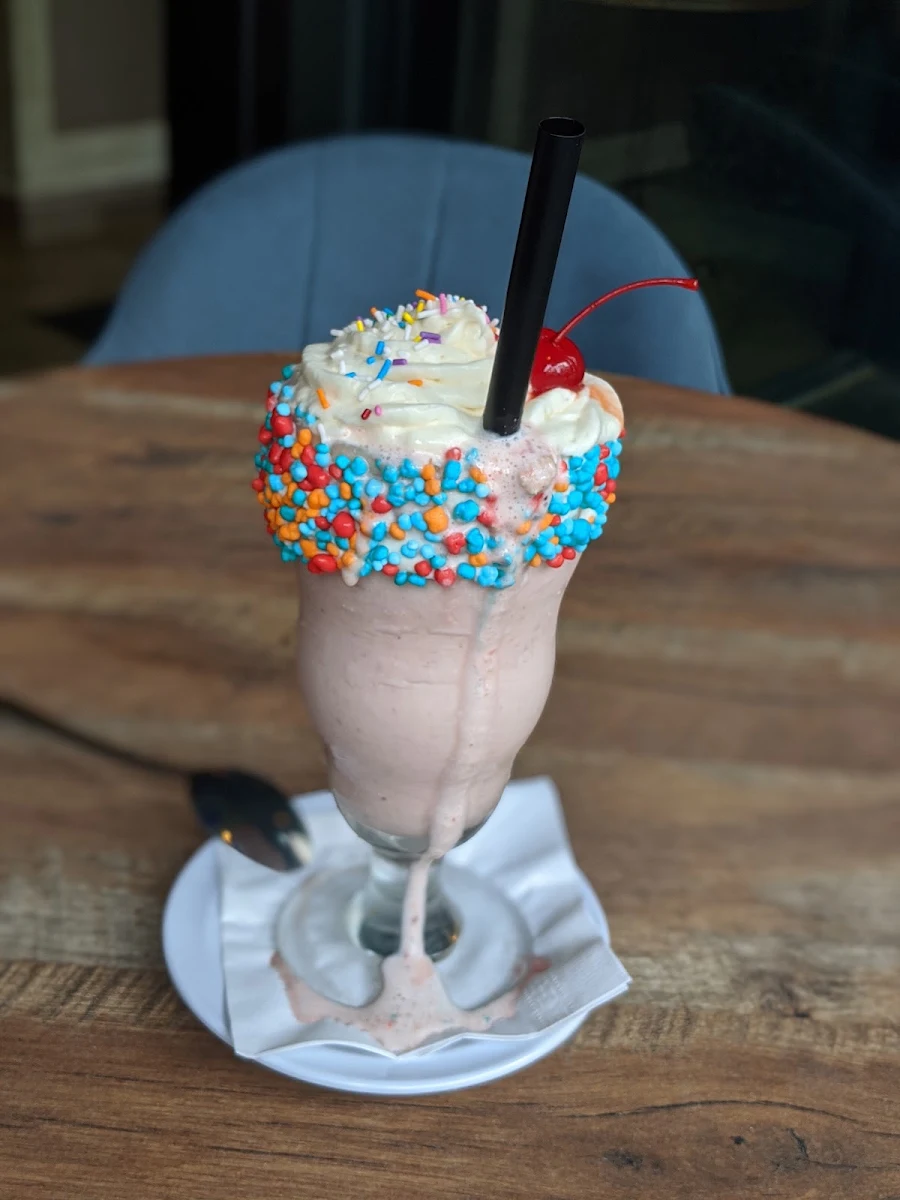 Strawberry Cheesecake Milkshake, Chit Chat Burger Bar