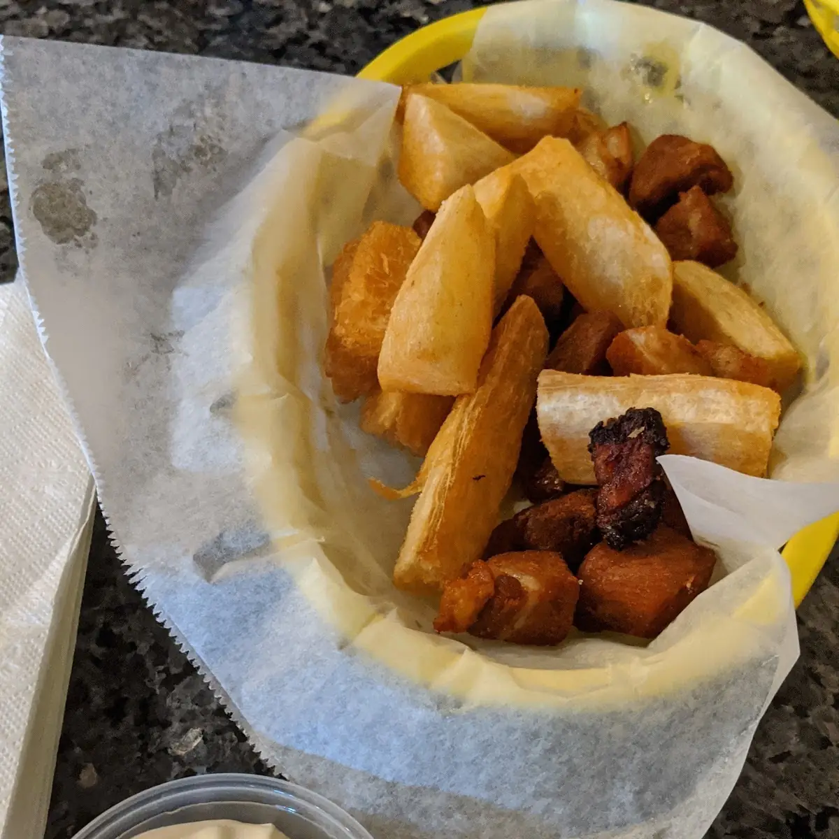 Yuca Frita Con Chicharrón
