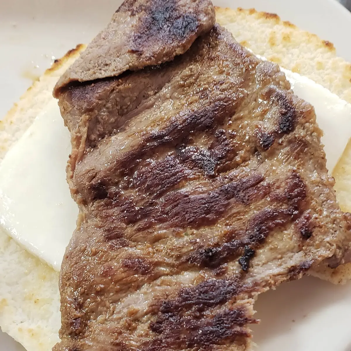 Arepa Con Carne Asada