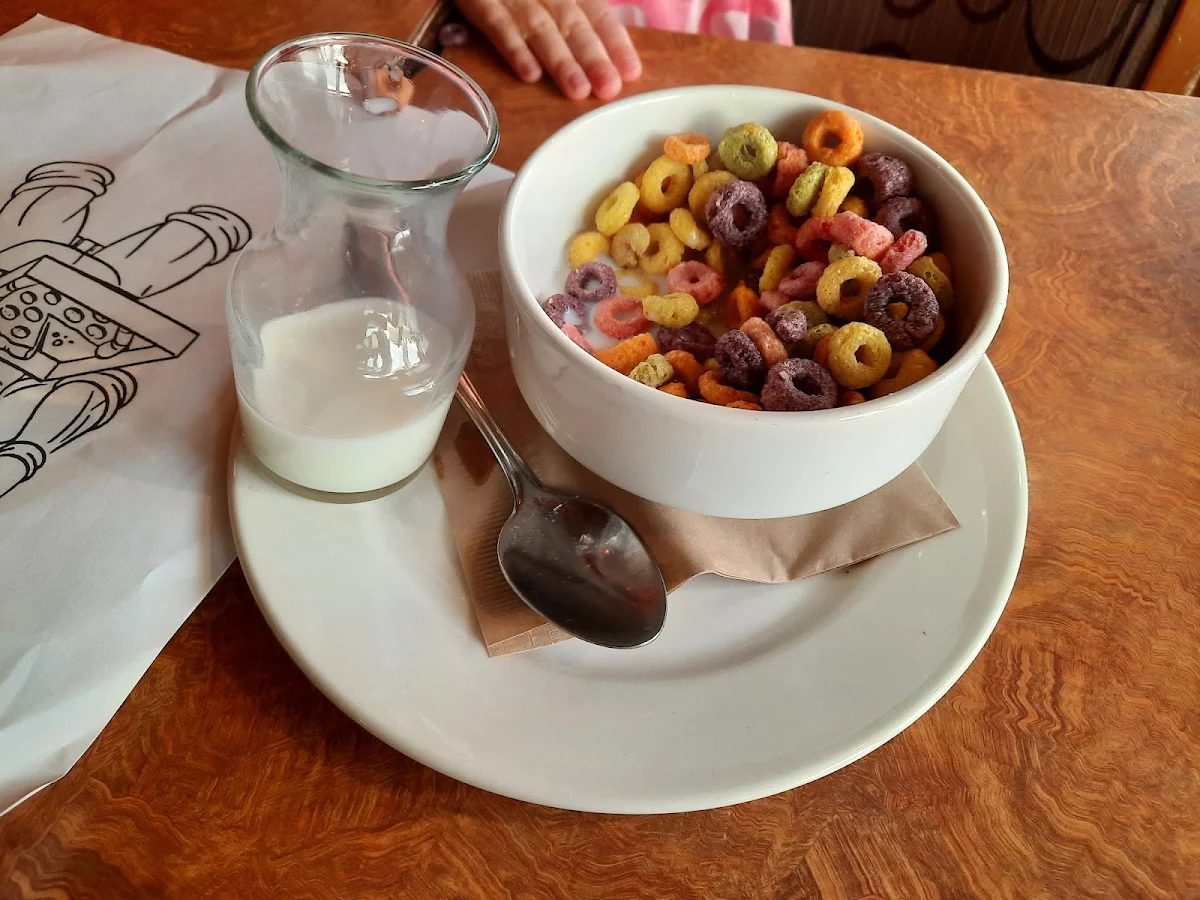 Cereal, Ricky's All Day Grill - Nanaimo South-In the Days Inn